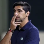 Abel insiste em 3 zagueiros e 3 volantes e revolta torcida contra o Santos