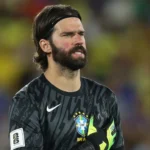 Alisson aos 34: goleiro sonha com volta à Seleção e aprova renovação