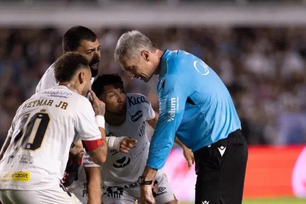 Flamengo detona Daronco em nota oficial após empate com Santos