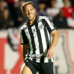 Lesão de Arthur interrompe boa fase no Santos e vira dor de cabeça para Cuca