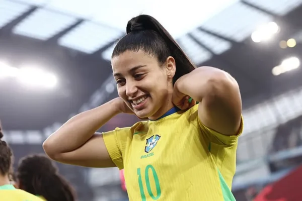 Duda Sampaio celebra festa da torcida e mira Copa de 2027