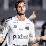 Léo Baptistão exalta ‘SeleSantos’ e revela meta ousada no Almería