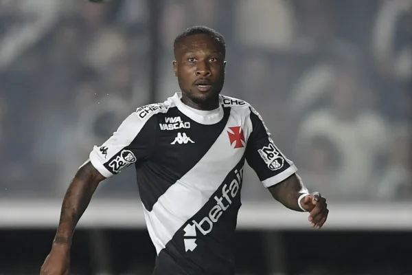 Loide Augusto volta ao Vasco após 14 meses e encara o São Paulo