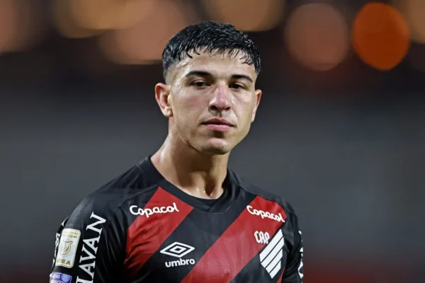 Athletico-PR com 5 desfalques: cria do Palmeiras fica fora por cláusula