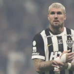 Galo com 7 pendurados contra o Flamengo: risco de desfalque contra o Cruzeiro