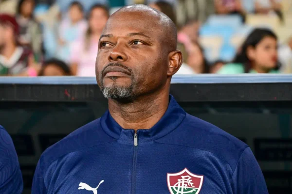 Marcão detona arbitragem em clássico e justifica time misto do Fluminense