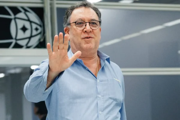 Santos x Bahia fica na Vila Belmiro após plano frustrado de mudança