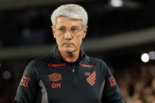 Odair se rende ao Palmeiras após derrota: “Mostraram por que foram campeões”