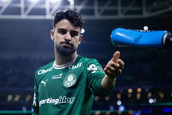 Palmeiras vê título escapar: chances caem para 12,7% após tropeços