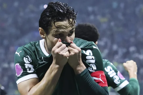 Veiga volta ao Palmeiras em 2027 e cirurgia no ombro muda tudo