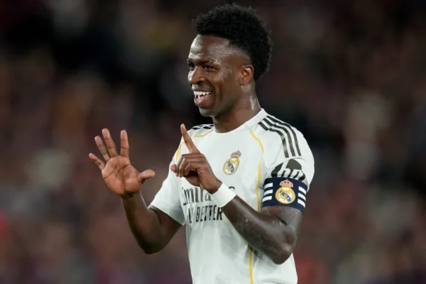 Ex-Barcelona detona Vini Jr.: ‘Real Madrid joga melhor sem ele’